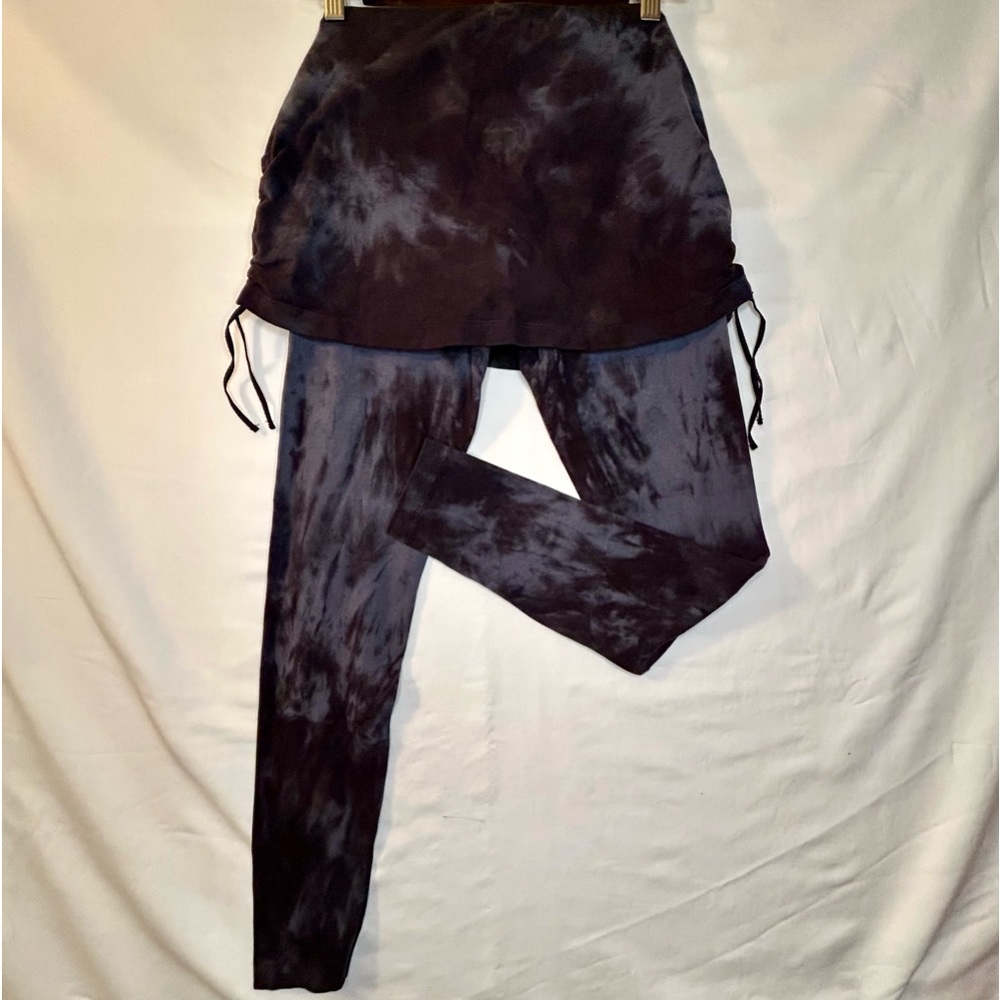 Athleta skirt with leggings XS